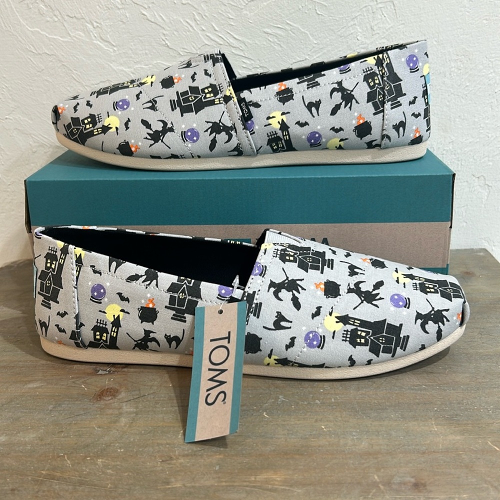 Toms | Halloween Witches & Cats Haunted House  | US Women’s Size 9.5